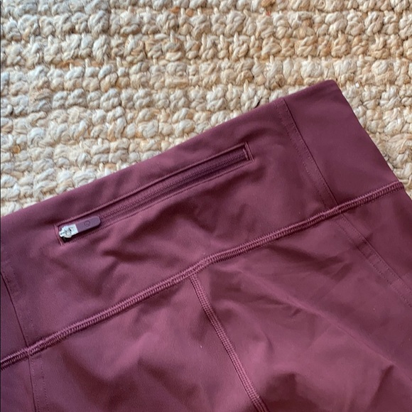 Lululemon sharp turns crop 17” redwood 4 - Picture 7 of 9